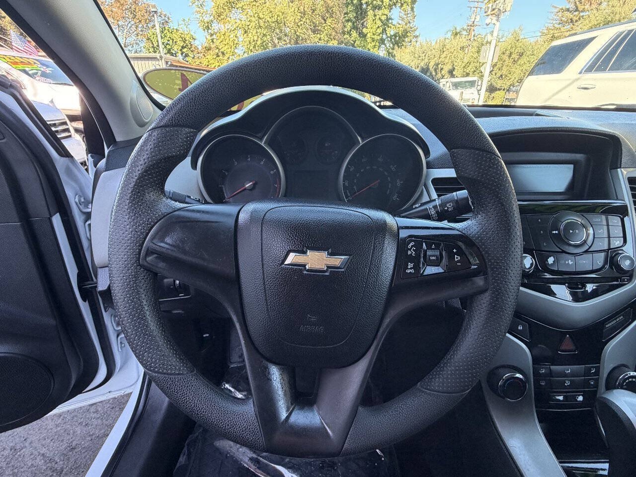 Used 2014 Chevrolet Cruze LS FWD image 10