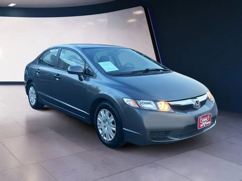 Used 2011 Honda Civic DX-VP image 7