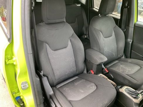 Certified 2017 Jeep Renegade Latitude w/ Cold Weather Group image 34