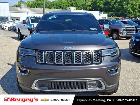 Used 2017 Jeep Grand Cherokee Limited w/ Luxury Group II AWD/4WD image 3
