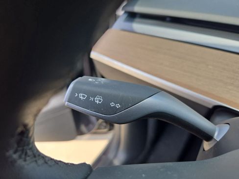 Used 2024 Tesla Model Y 2WD image 25
