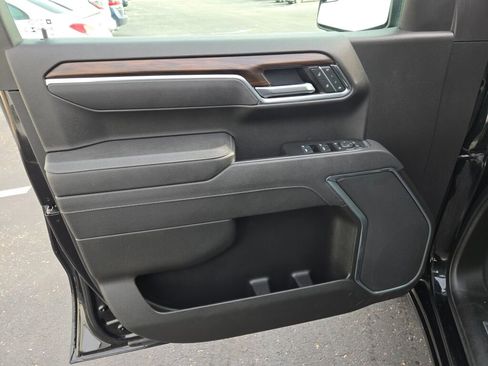 Used 2025 GMC Sierra 1500 SLT image 18