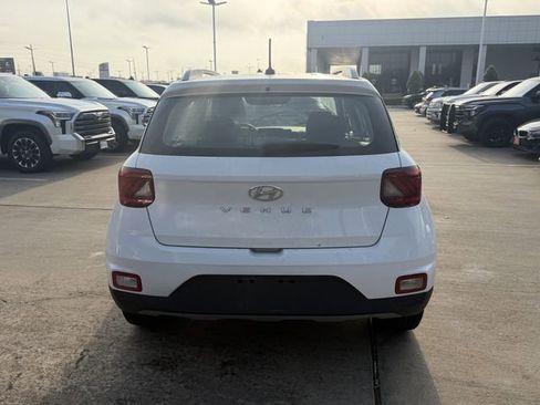 Used 2025 Hyundai Venue SEL FWD image 6