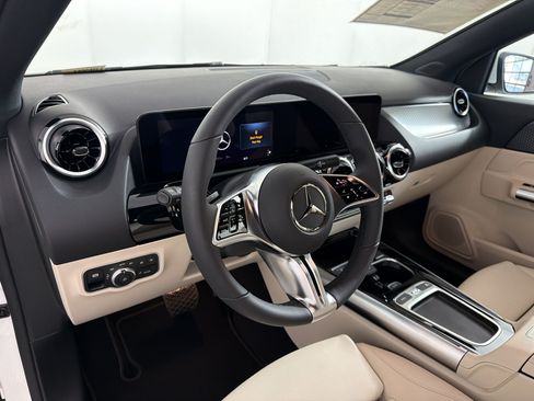 Used 2026 Mercedes-Benz GLA 250 4MATIC image 4