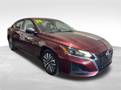 Used 2024 Nissan Altima 2.5 SV FWD image 3