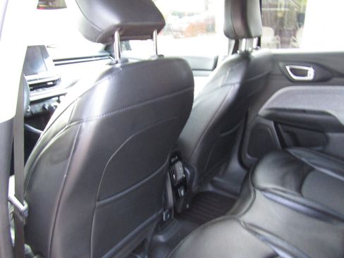 Used 2022 Jeep Compass Latitude image 13