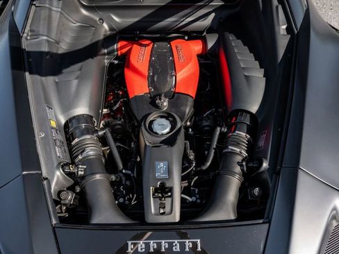 Used 2020 Ferrari F8 Tributo image 35