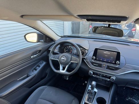 Used 2025 Nissan Altima 2.5 SV image 35