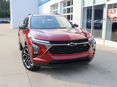 Used 2025 Chevrolet Trax RS w/ Driver Confidence Package FWD image 34