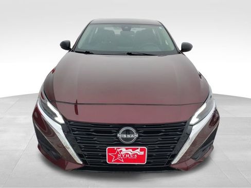 Used 2024 Nissan Altima 2.5 SV image 2