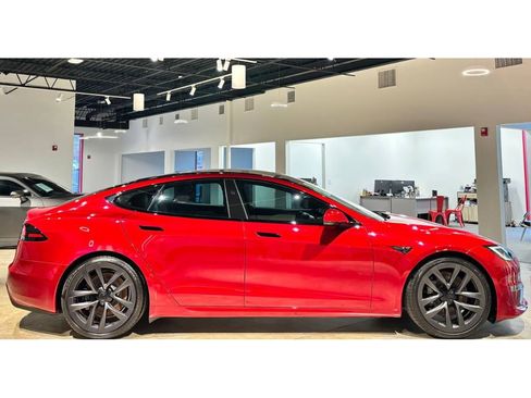 Used 2024 Tesla Model S image 10