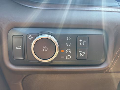 Used 2022 Ford Explorer King Ranch w/ Premium Technology Package image 25