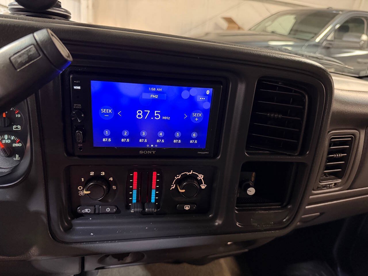 Used 2007 GMC Sierra 2500 SLE w/ Heavy-Duty Power Package AWD/4WD image 34