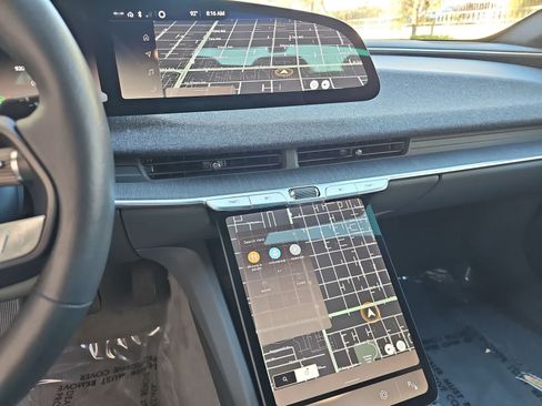 Used 2024 Lucid Air Touring AWD/4WD image 20