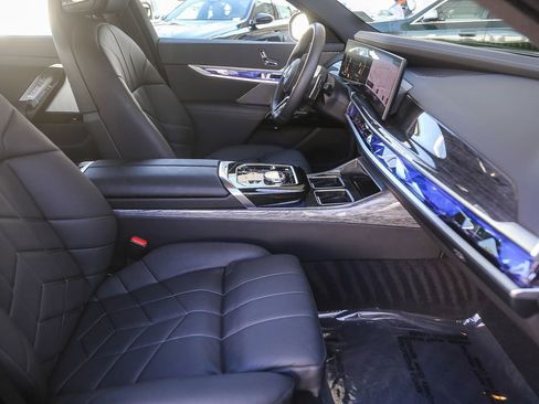Used 2026 BMW 750e xDrive w/ Premium Package AWD/4WD image 13
