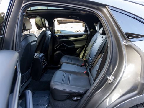Certified 2025 Porsche Cayenne Coupe image 45