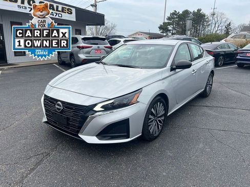 Used 2024 Nissan Altima 2.5 SV FWD image 2