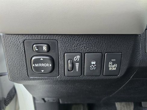 Used 2014 Toyota RAV4 Limited image 29