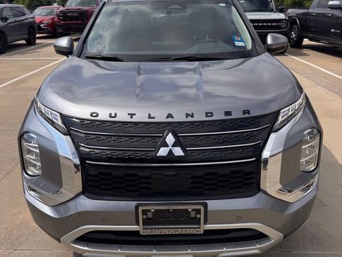 Used 2023 Mitsubishi Outlander SE FWD image 1
