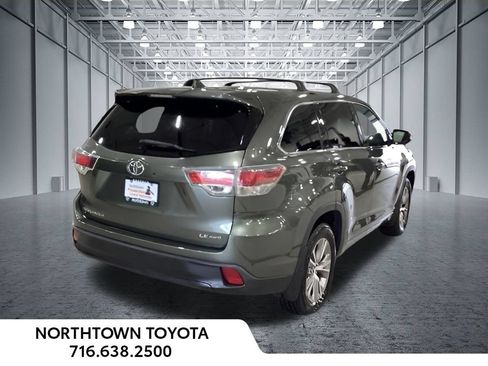 Used 2016 Toyota Highlander Plus AWD/4WD image 5