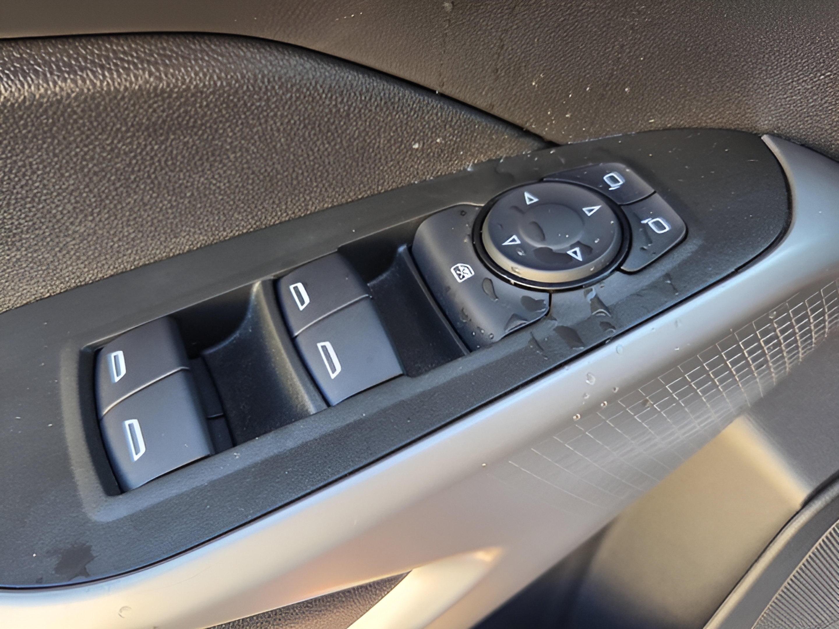 Certified 2024 Chevrolet Trax RS FWD image 31