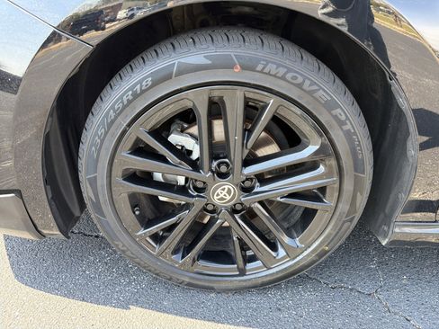 Used 2025 Toyota Camry SE image 11