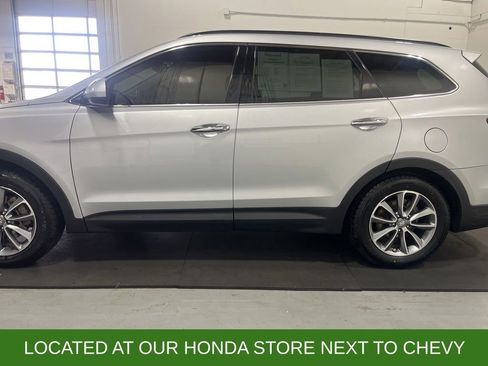 Used 2017 Hyundai Santa Fe SE image 4