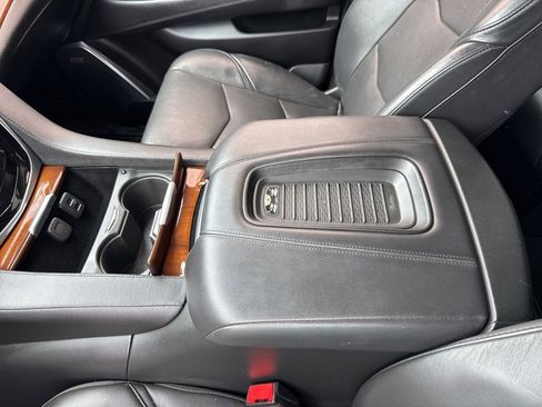 Used 2020 Cadillac Escalade Premium Luxury image 53