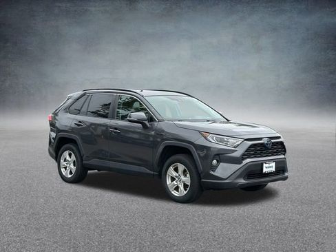 Used 2019 Toyota RAV4 XLE image 4