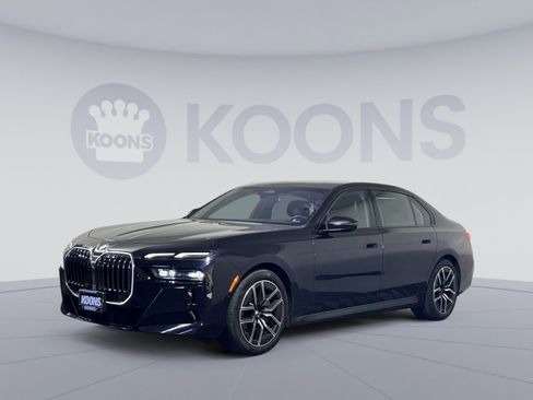 Used 2024 BMW 740i xDrive image 1