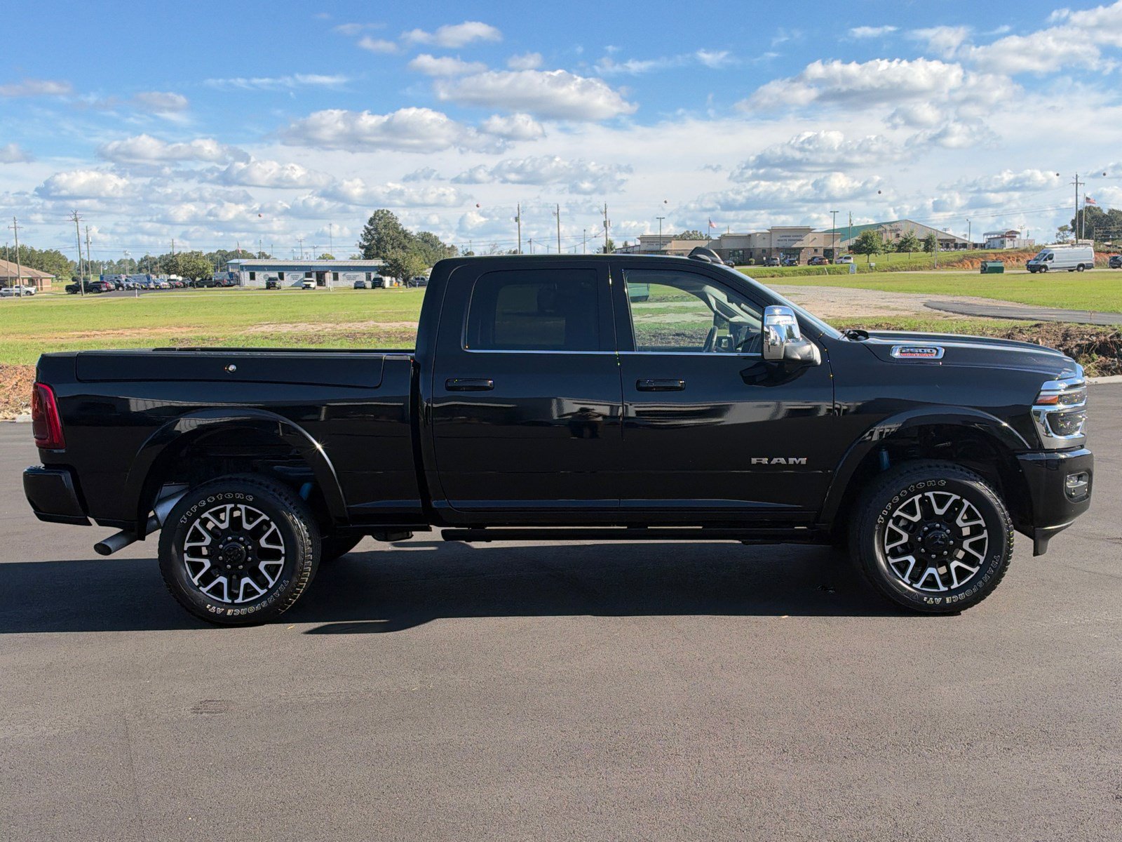 Used 2025 RAM 2500 Limited AWD/4WD image 4