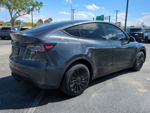 Used 2024 Tesla Model Y Long Range image 4