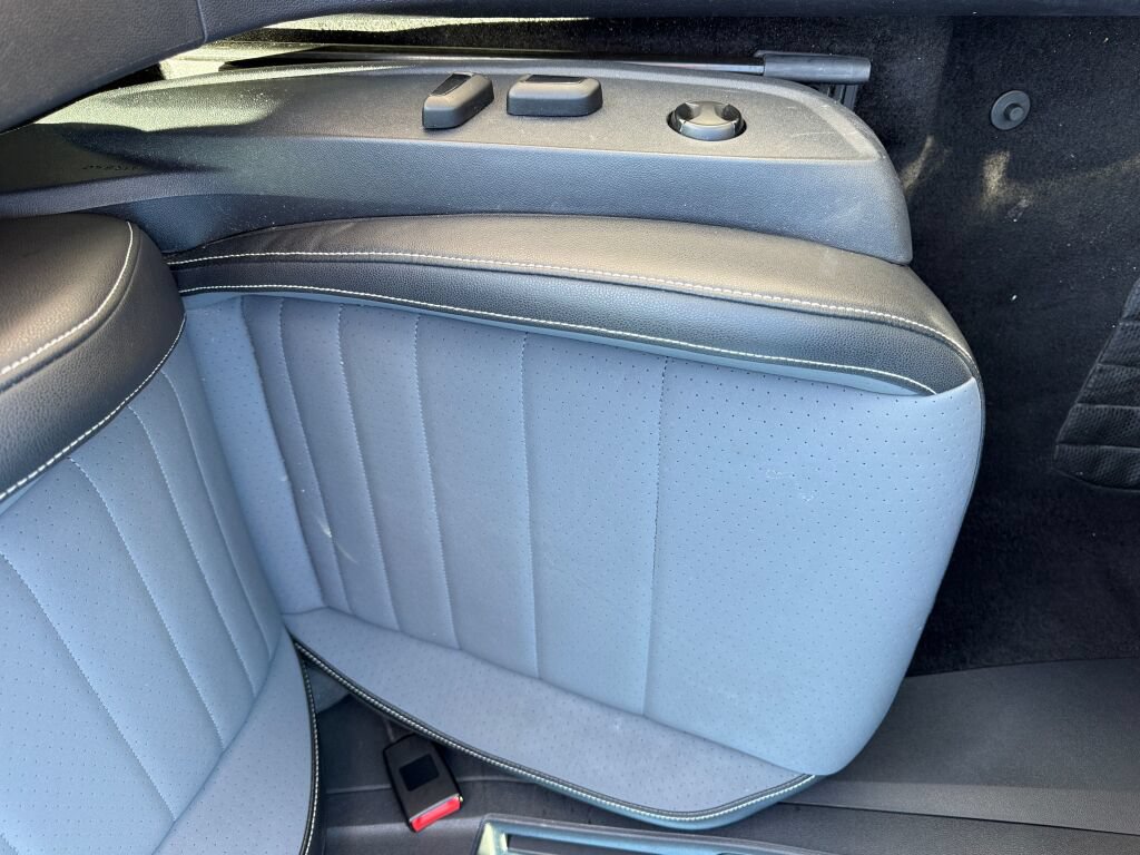 Used 2025 Volkswagen Jetta SE FWD image 19