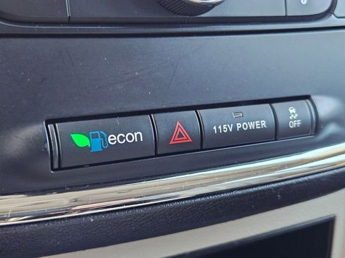 Used 2014 Chrysler Town & Country Touring image 24