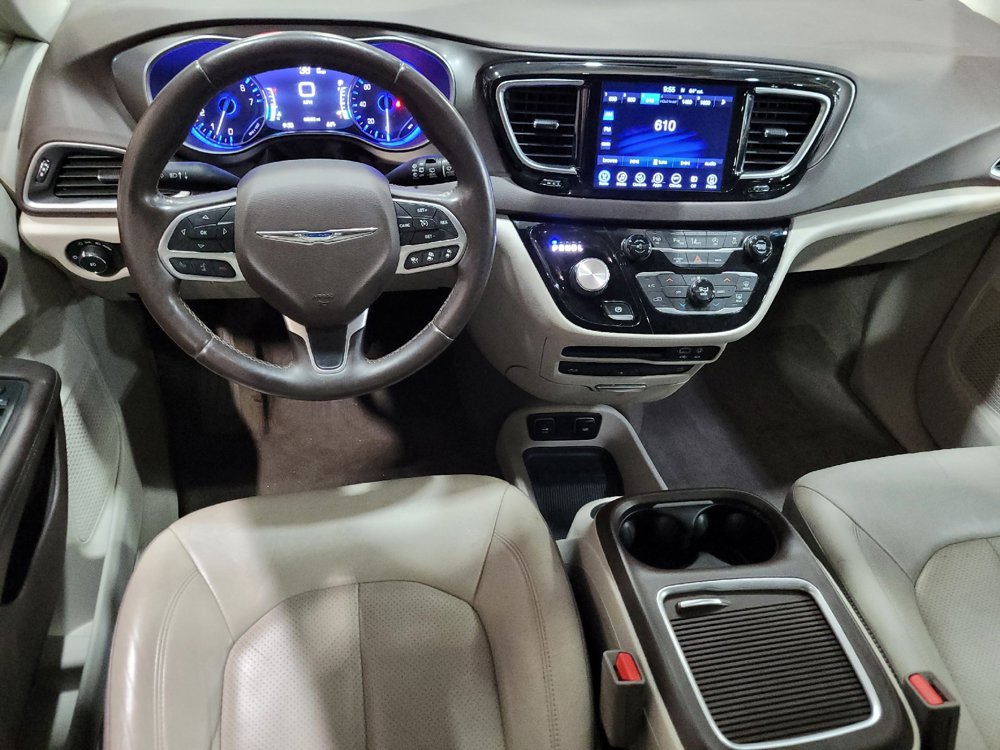 Used 2017 Chrysler Pacifica Touring-L Plus w/ Advanced Safetytec Group FWD image 22