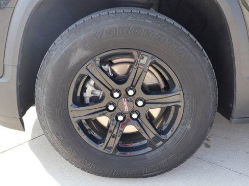 Used 2022 GMC Acadia AT4 w/ Technology Package AWD/4WD image 35