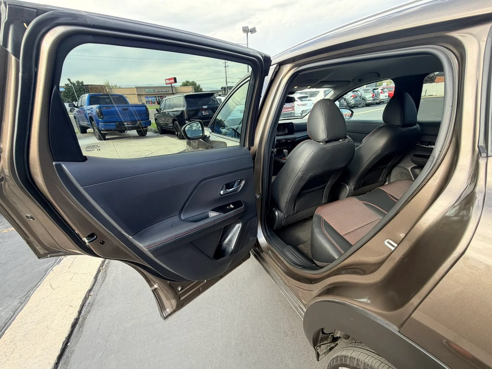 Used 2025 Nissan Kicks SR AWD/4WD image 19