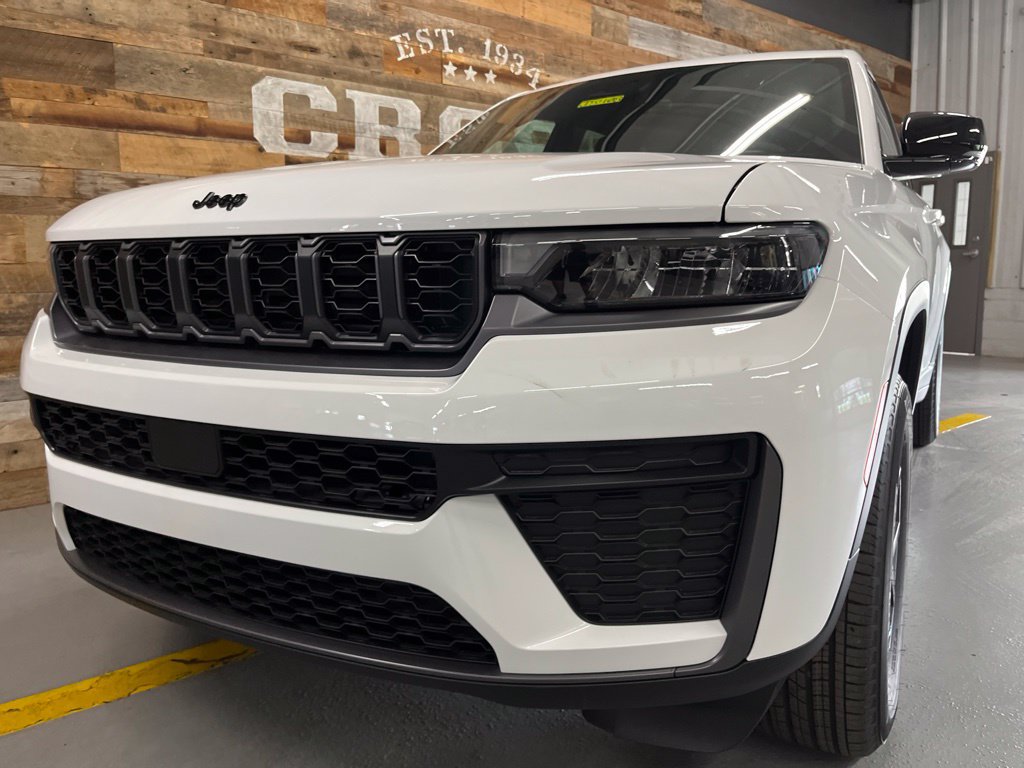 New 2026 Jeep Grand Cherokee Altitude AWD/4WD image 9
