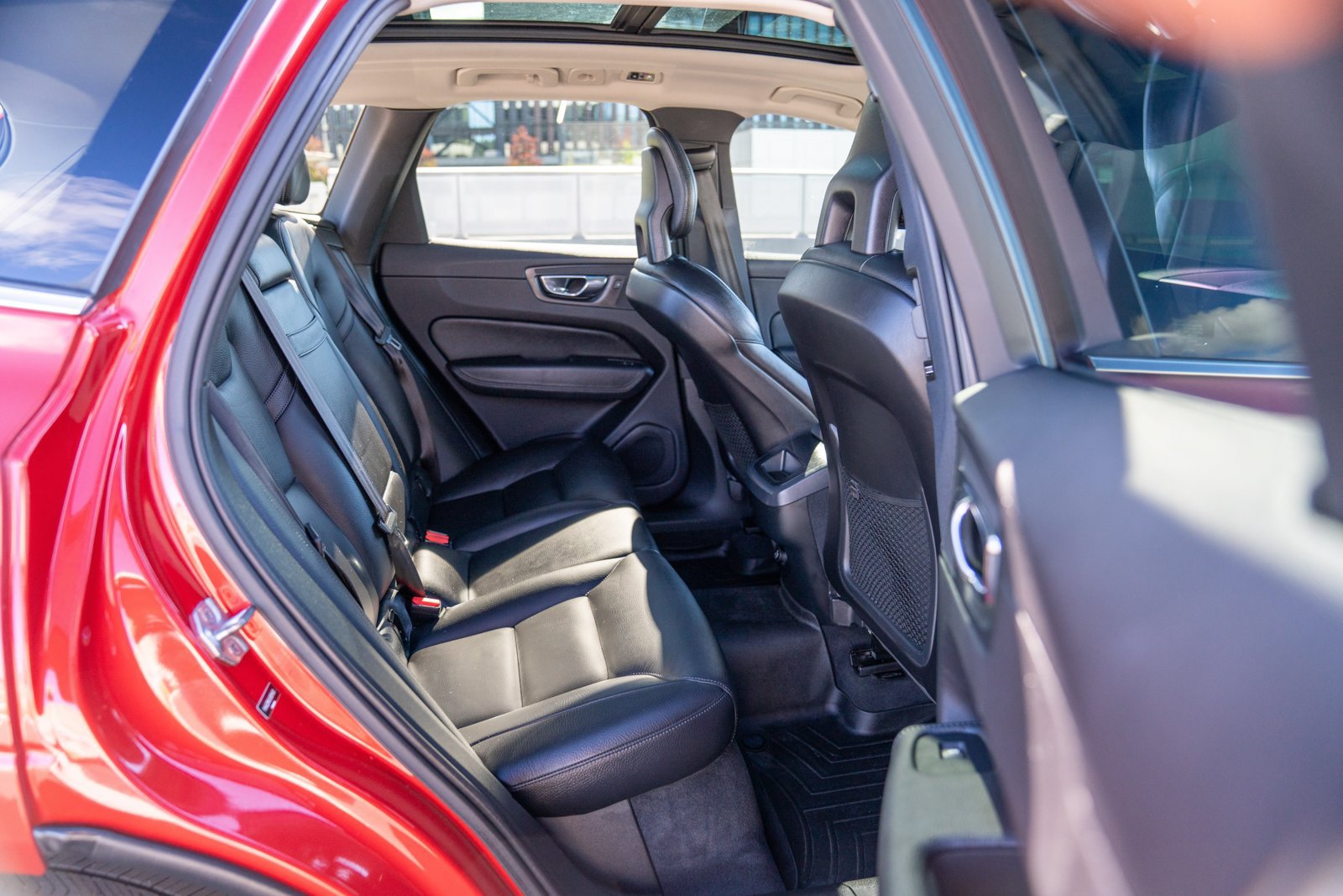 Used 2018 Volvo XC60 T6 Momentum w/ Convenience Package AWD/4WD image 22