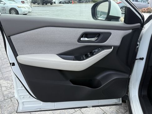 Used 2023 Nissan Rogue SV image 10