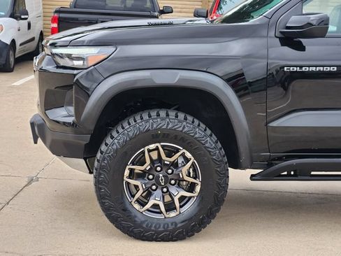Used 2025 Chevrolet Colorado ZR2 AWD/4WD image 16