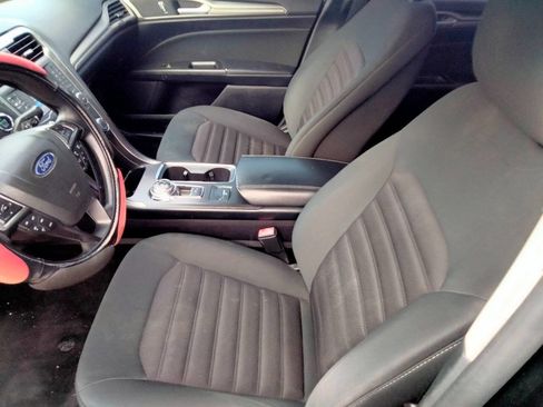 Used 2018 Ford Fusion SE image 9