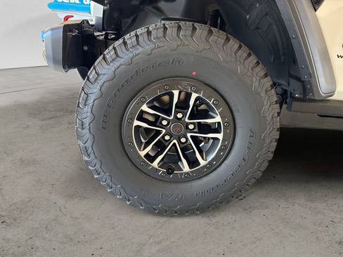 New 2026 Jeep Wrangler Unlimited Rubicon w/ Xtreme 35 Tire Package AWD/4WD image 15