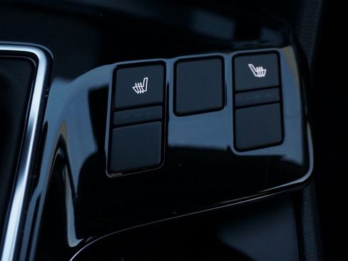 Used 2025 Kia Sportage EX image 18