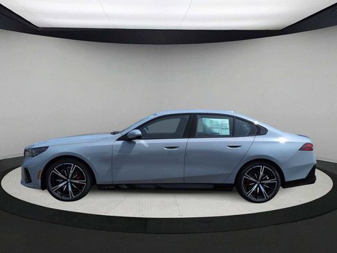 New 2026 BMW 530i xDrive w/ M Sport Package AWD/4WD image 5