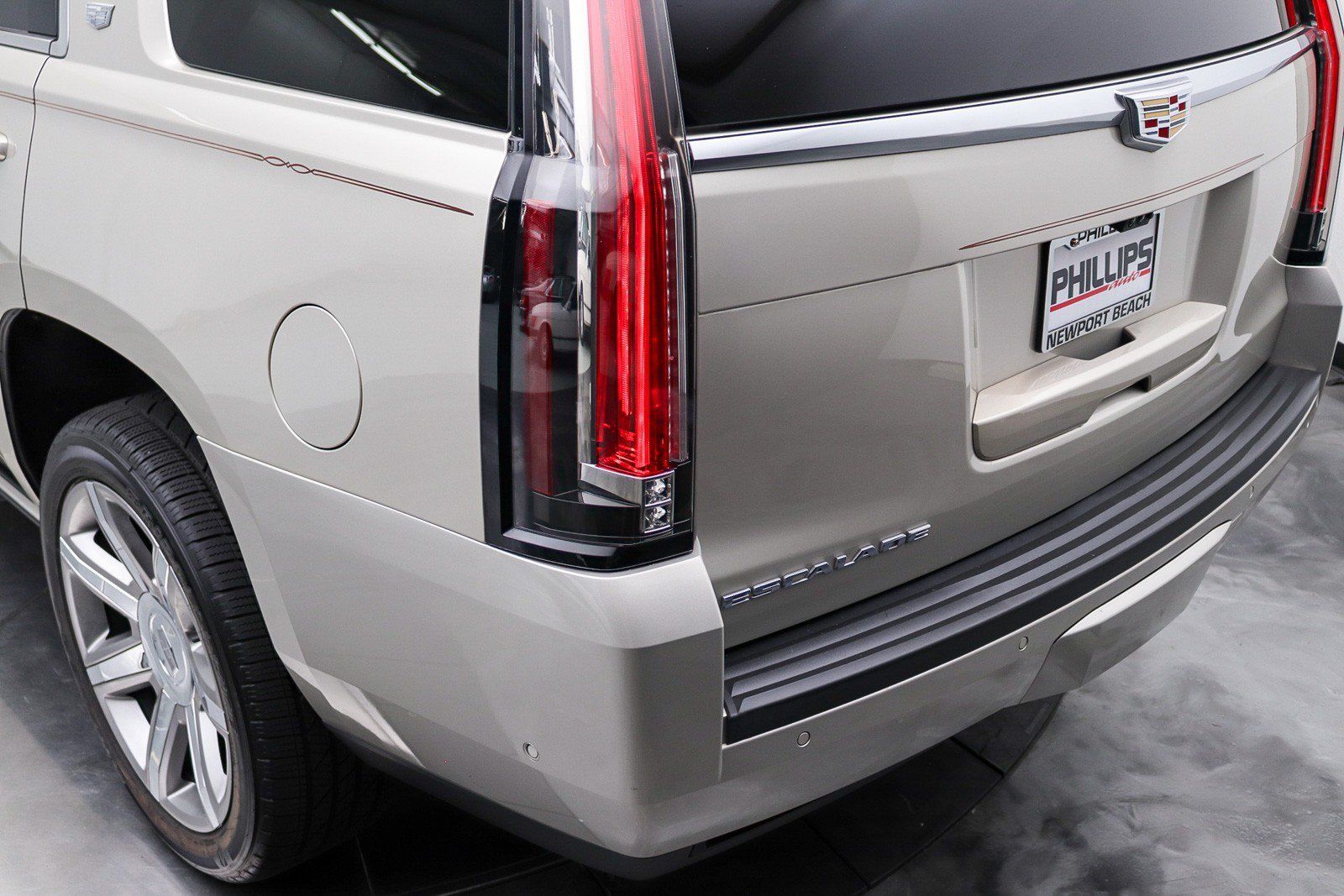 Used 2017 Cadillac Escalade Premium Luxury AWD/4WD image 20