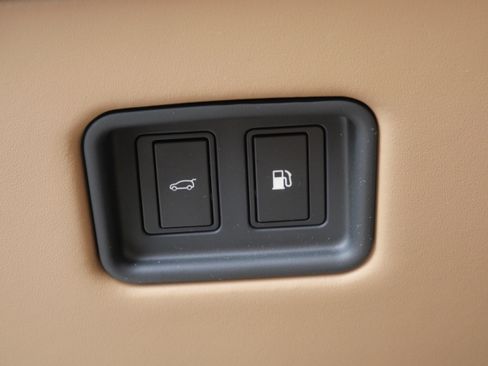 Used 2025 Land Rover Range Rover Autobiography image 21