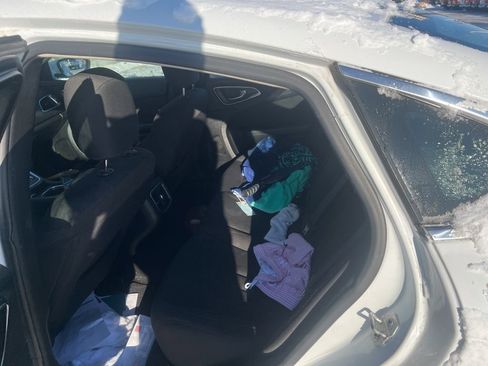 Used 2015 Chrysler 200 Limited w/ Convenience Group image 12