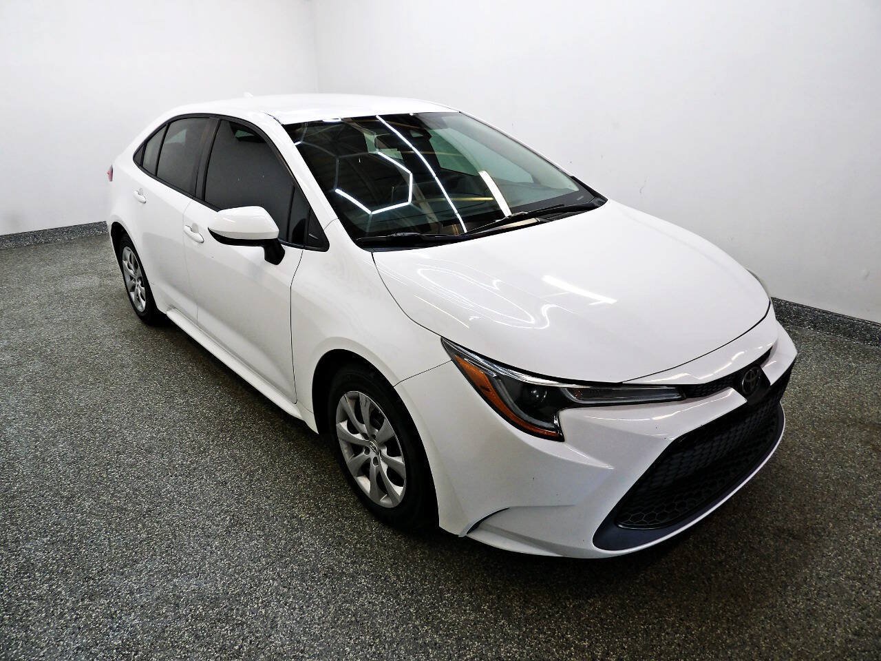 Used 2021 Toyota Corolla LE FWD image 3