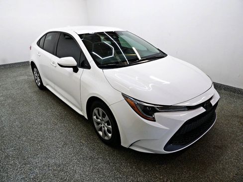 Used 2021 Toyota Corolla LE FWD image 3